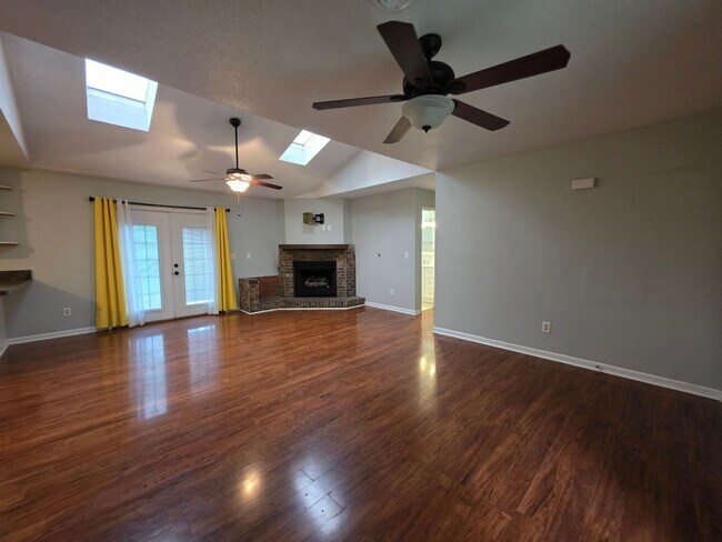 Building Photo - 109 Glencroft Rd