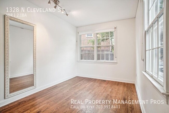 Building Photo - 1328 N Cleveland St