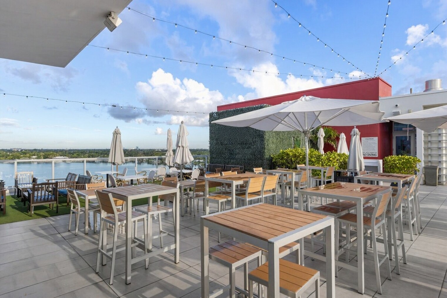 Building Photo - 350 New York St