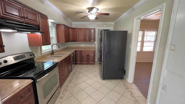 Building Photo - 804 Hillman St