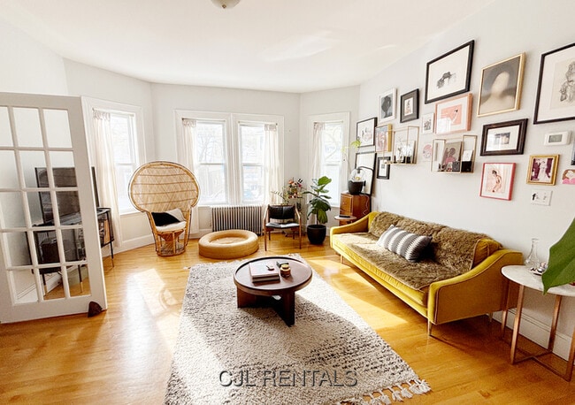 Building Photo - 2 Lee St