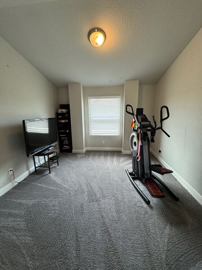 Building Photo - Modern 3-Bedroom Home Near Alamo Ranch with Covered Patio & Privacy Fence