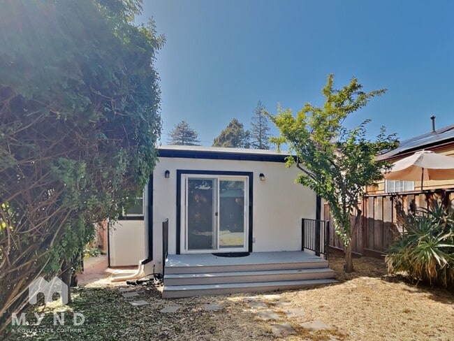 Building Photo - 3732 Buell St