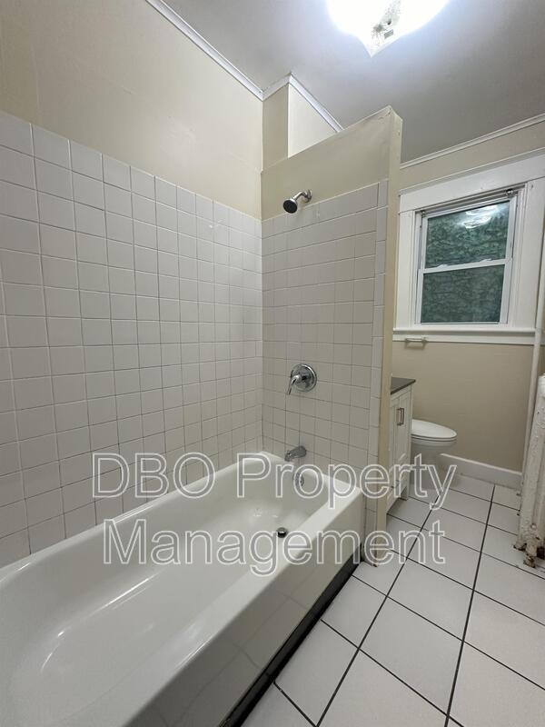 Building Photo - 441 Ontario St