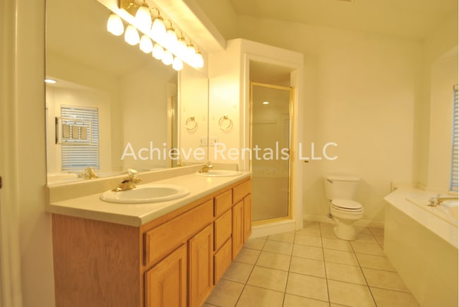 Building Photo - 587 N 1775 W