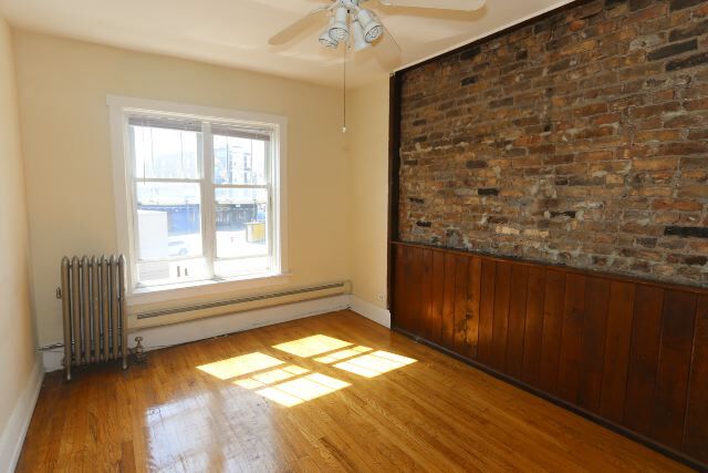 Building Photo - 954 W Cornelia Ave