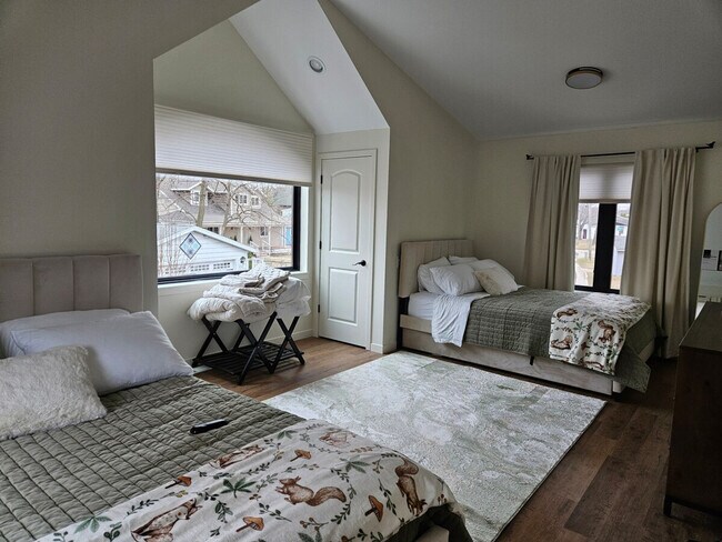 Building Photo - 5913 Lake Edge Rd