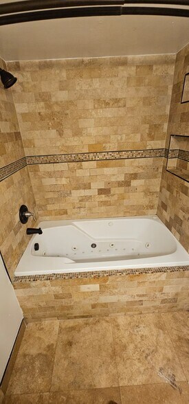 Building Photo - 3400 Foxcroft Rd