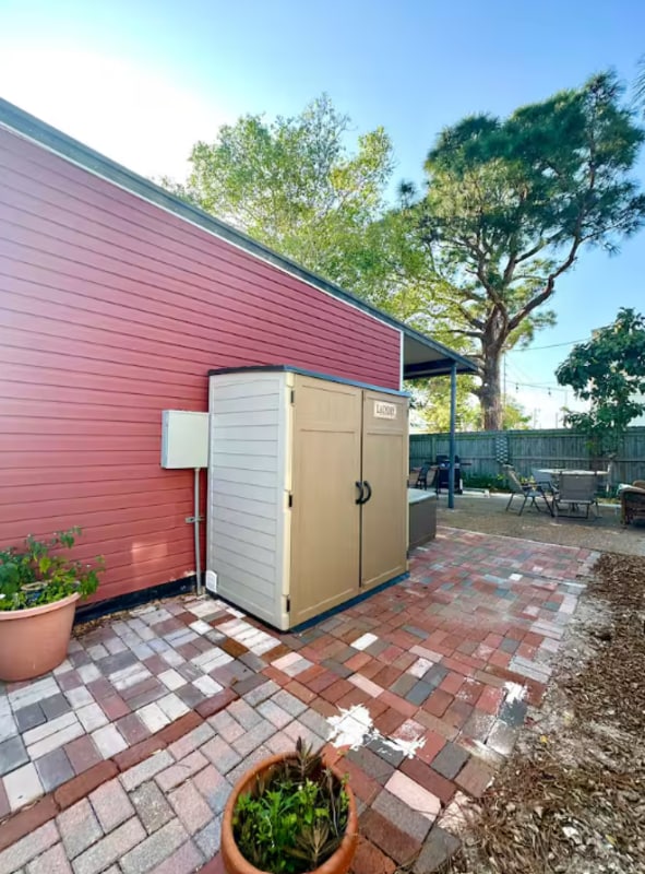 Building Photo - 10548 Lake Dr