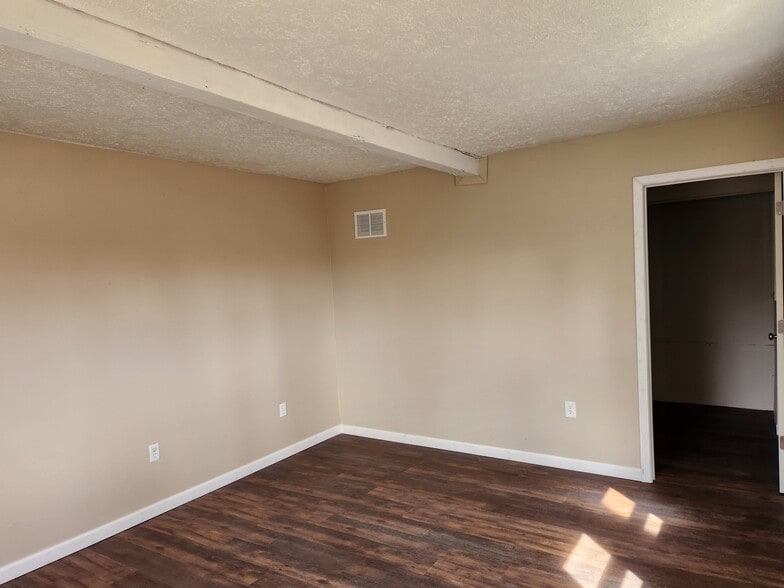 Building Photo - 2119 US-421