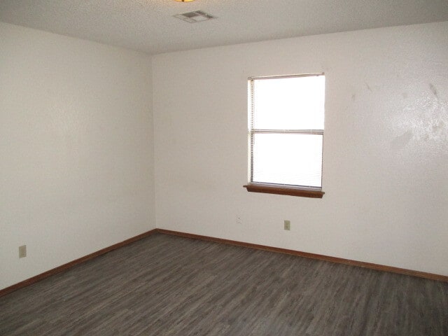 Building Photo - 716 Swan Lake Rd