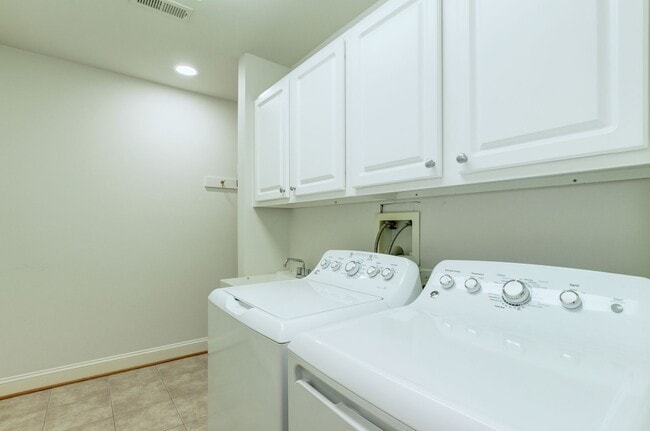 Building Photo - Lovely and Sought After Home for Rent in t...