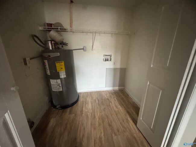 Building Photo - 3201 Delia Ln NW