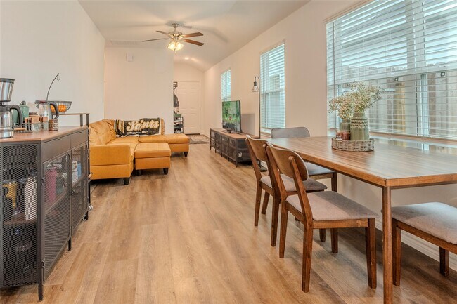 Building Photo - 824 Stoney Pt Ln