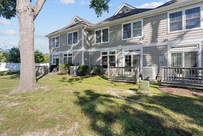 Building Photo - Spacious Condo in Norfolk