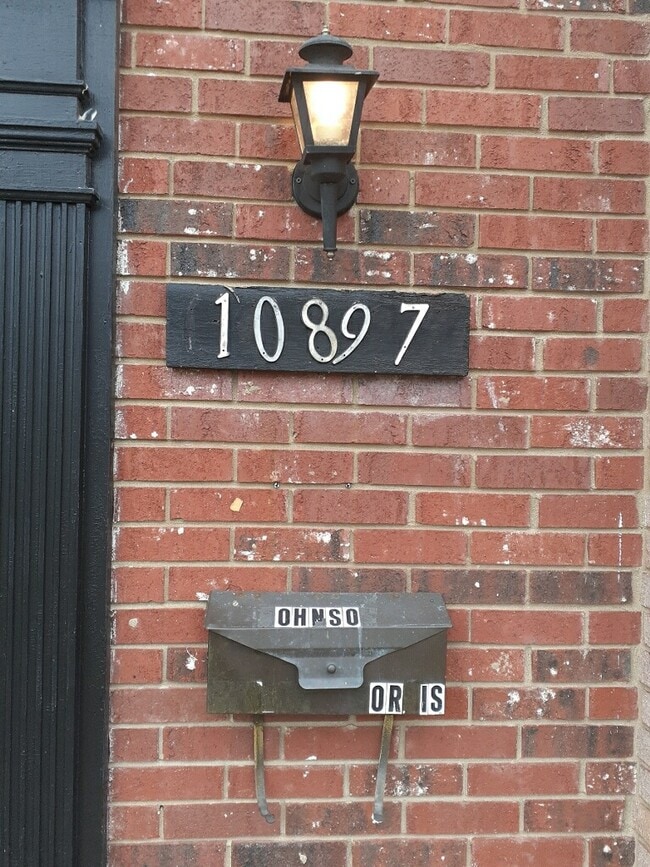 Building Photo - 10893 Birchridge Dr