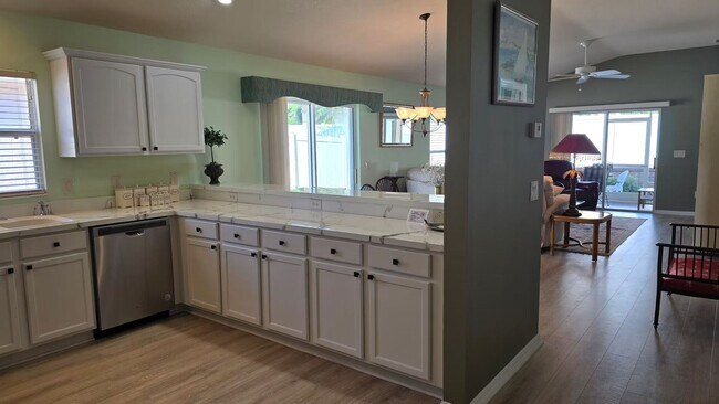 Building Photo - M2453 Violet (VCSC-15/10)