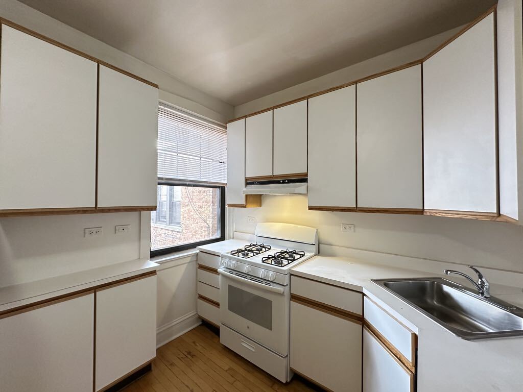 Building Photo - 1238 Oak Ave