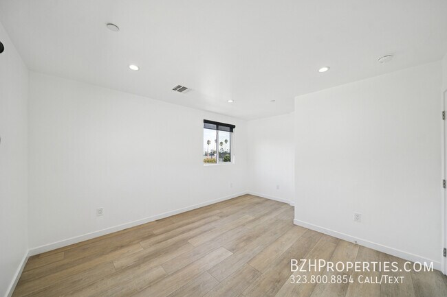 Building Photo - 837 1/2 N Harvard Blvd-837 1/2