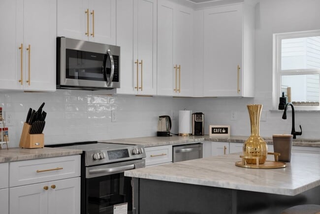 Building Photo - 6726 Dumble St