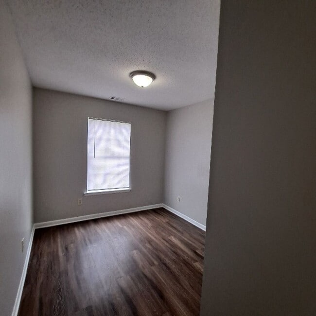 Building Photo - 606 Weaver Rd