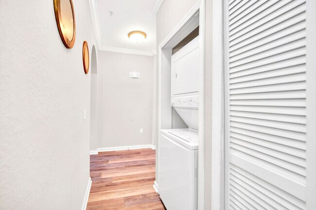 Building Photo - 14200 Avalon Rd