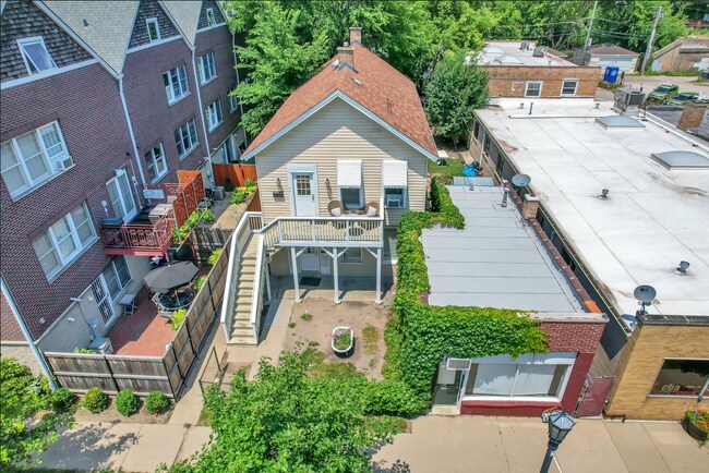 Building Photo - 919 Foster St