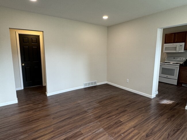 Building Photo - 1308 3rd Ave SW