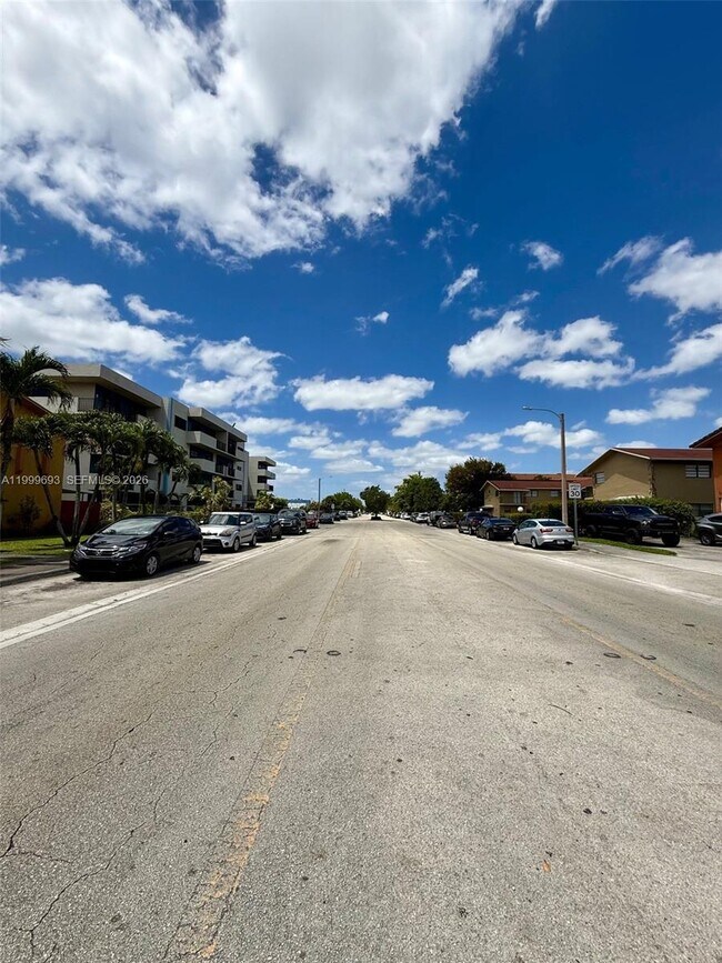 Building Photo - 1460 W 41st St