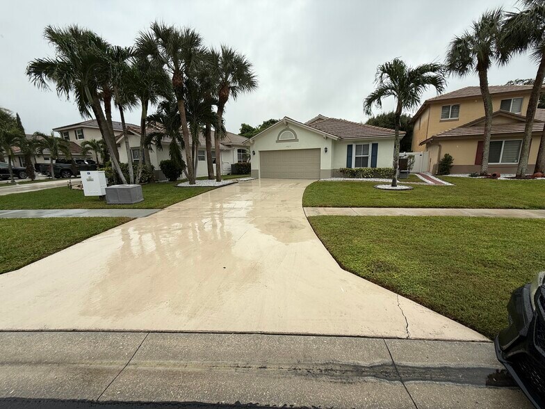 Driveway - 7927 Manor Forest Blvd