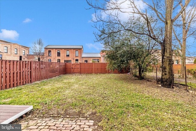 Building Photo - 326 E Patrick St