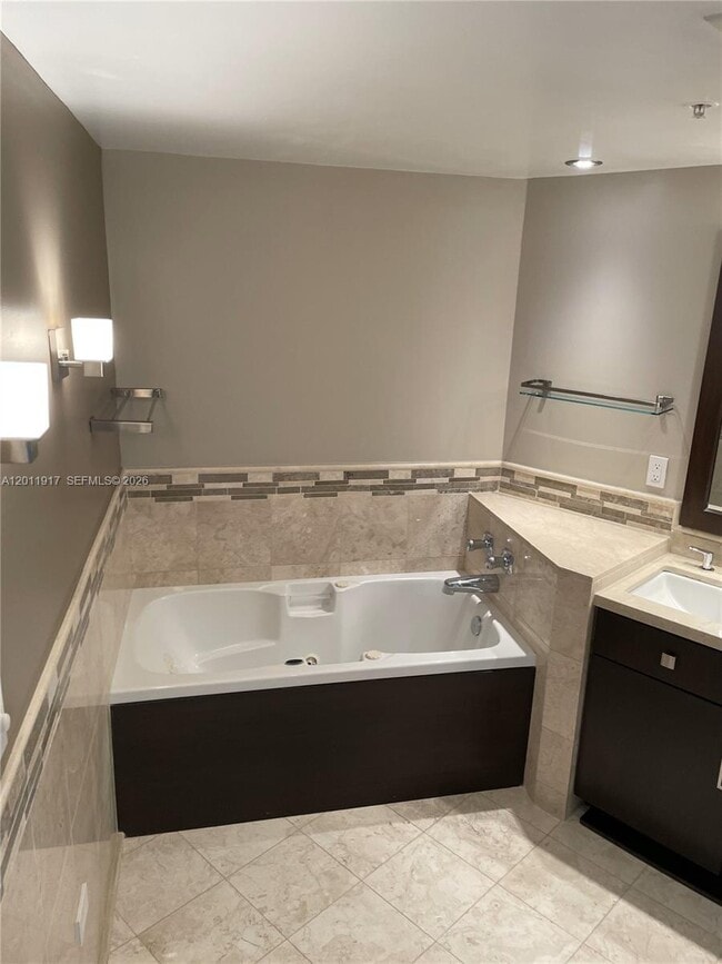 Building Photo - 848 Brickell Key Dr