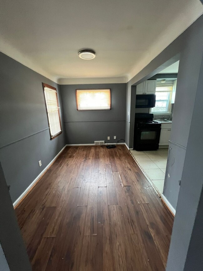 Building Photo - 6016 Farmbrook St