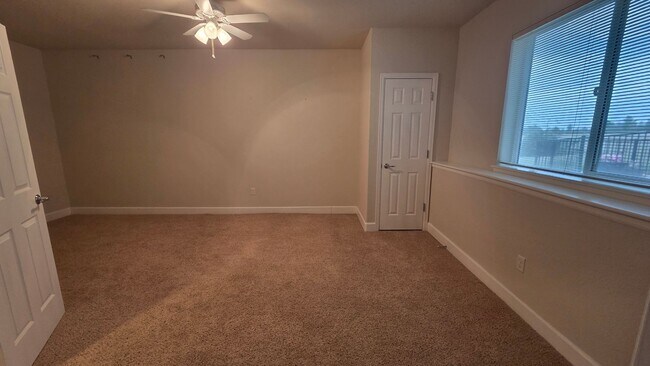 Building Photo - 4 Bedroom 3 Bath Plus Study/Office - Amazing Views! 55+ Only