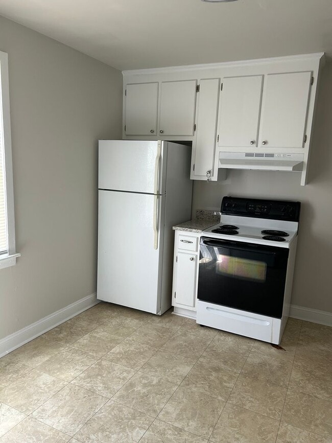 Building Photo - Blossom Street 2 Bedroom Apartment available for Rent July 10th