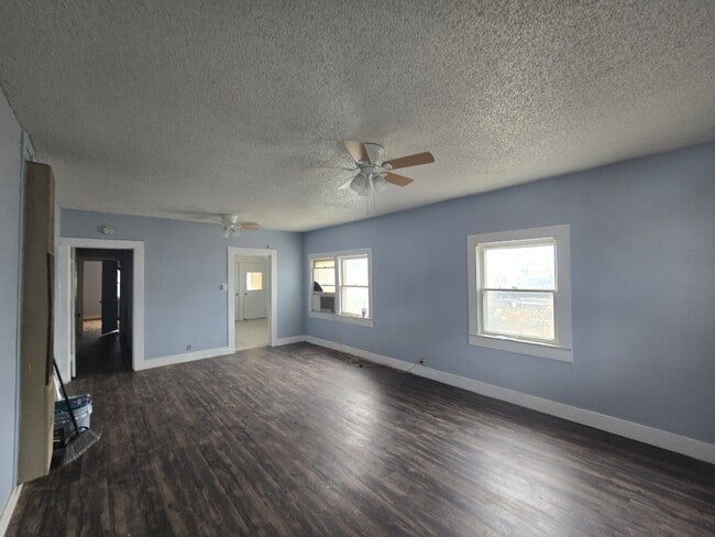 Building Photo - 312 S Avenue B