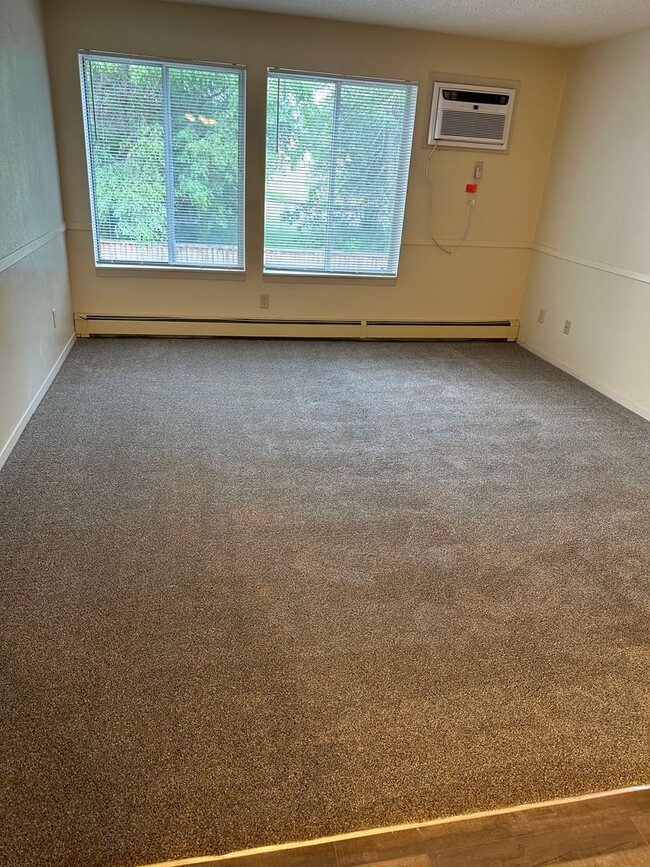 Building Photo - One Bedroom Apartment, Great NE St. Cloud ...