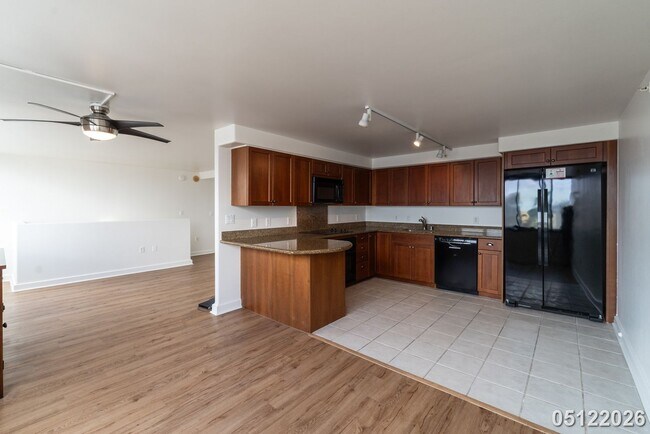 Building Photo - The Windsor, 1bd, 1.5ba, 1prking, Must See, Avail today!