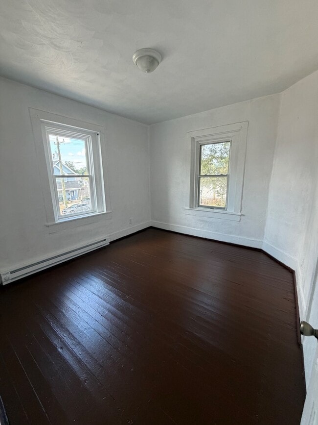 Building Photo - 424 S Saratoga St