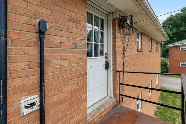 Building Photo - 187 Currier Dr