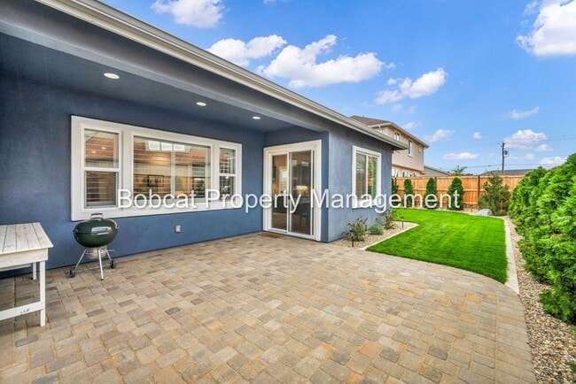Building Photo - 698 Sage Grouse Lp