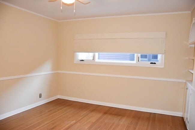 Building Photo - 910 E Maple Ave