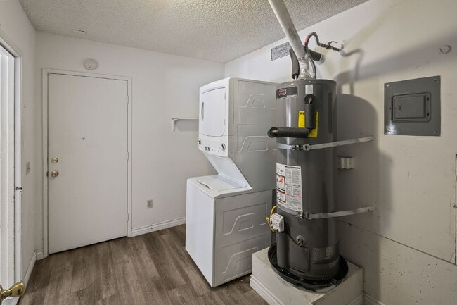 Building Photo - Welcome to your serene 3 BR 2.5 BA Townhome in College Park, San Diego!