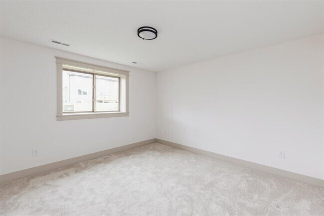 Building Photo - EXECUTIVE RANCH!! 4 Bed, 3 Bath Home in Waukee
