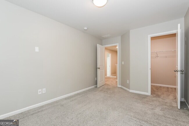 Building Photo - 3949 Lake Manor Way