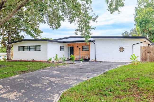 Building Photo - 1271 Woodlawn St