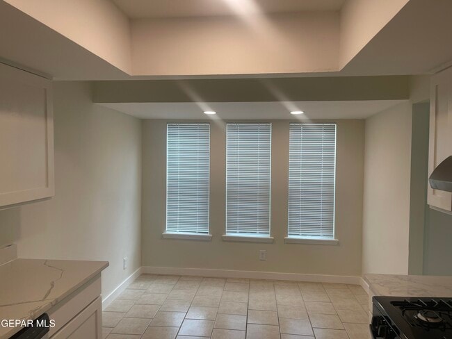 Building Photo - 10642 Cuatro Vistas Dr