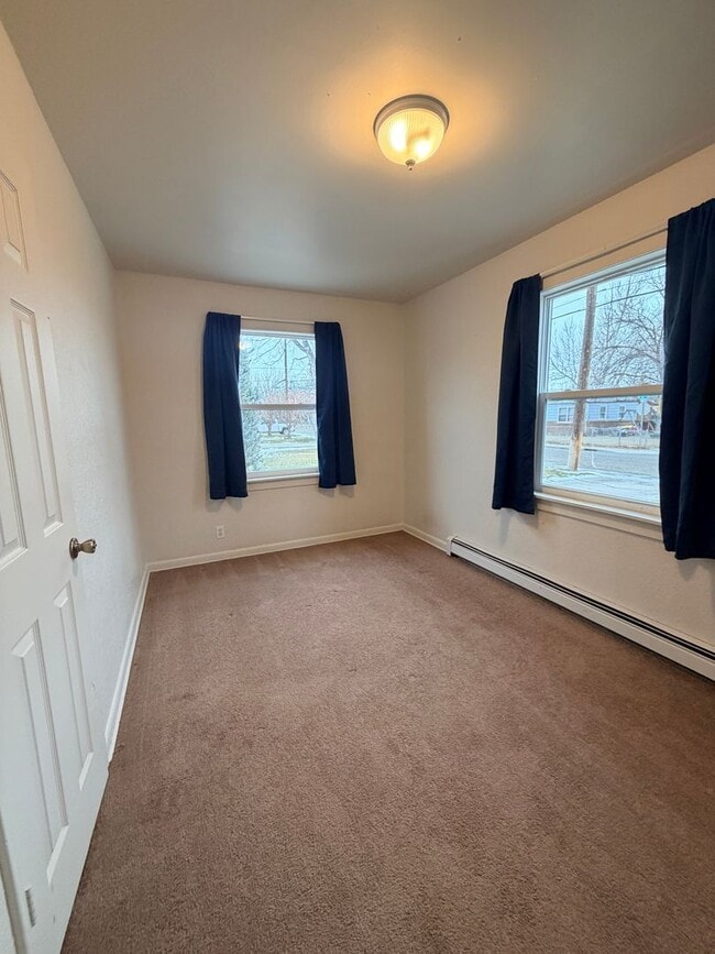 Building Photo - RENTAL 3 Bed Home w/ Garage Workshop & Fenced Yard