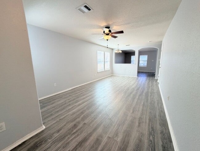 Building Photo - Super Nice 4 Bedroom w/Loft in Prime Location with Community Amenities