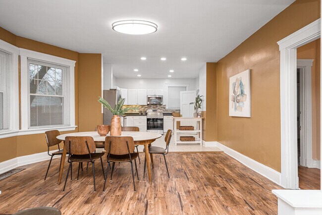 Building Photo - 215 E Mitchell Ave